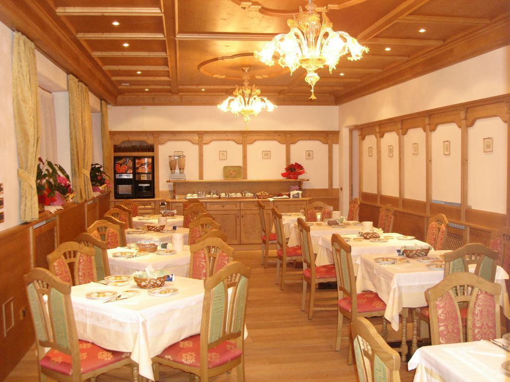 Albergo Garni Ajarnola Auronzo di Cadore Exterior photo