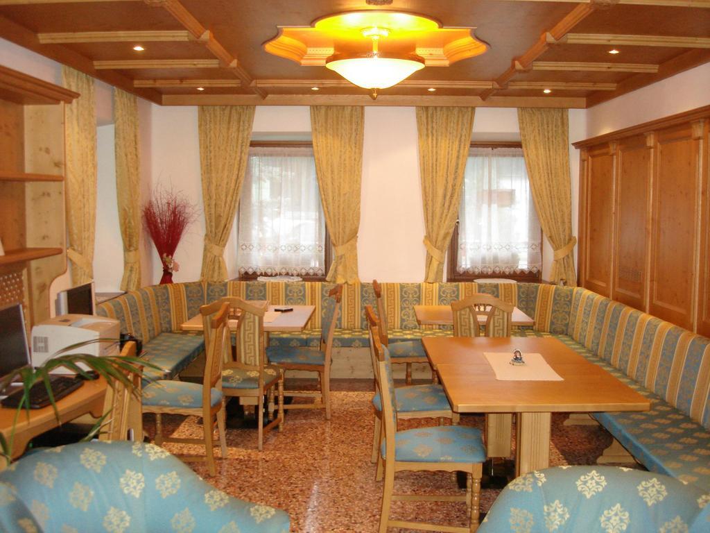 Albergo Garni Ajarnola Auronzo di Cadore Exterior photo